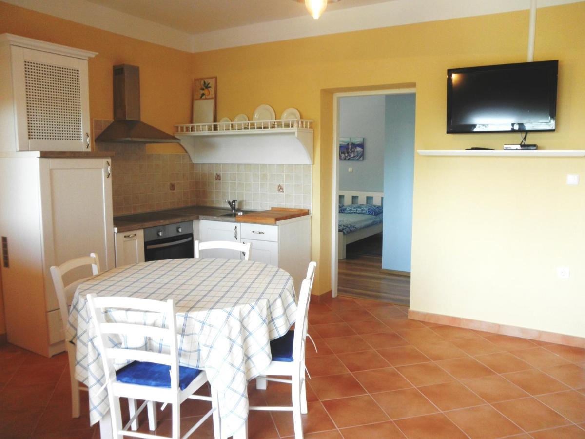 Apartments Villa Kristina Супетарска Драга Екстериор снимка