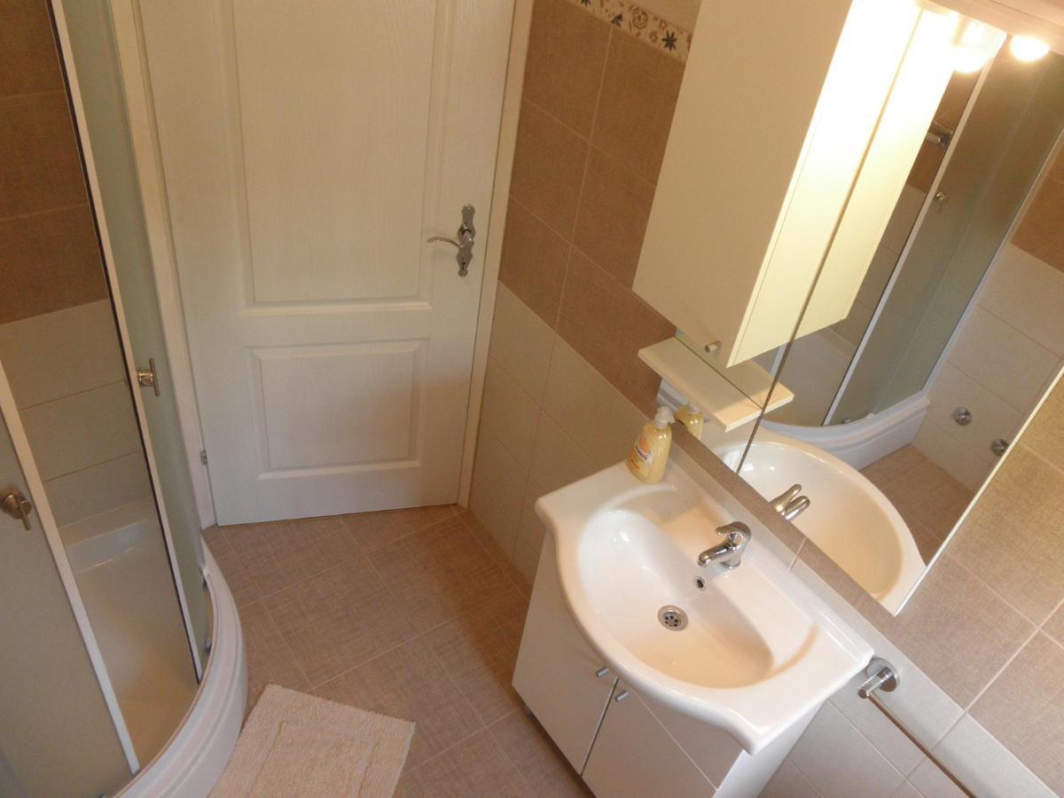Apartments Villa Kristina Супетарска Драга Екстериор снимка