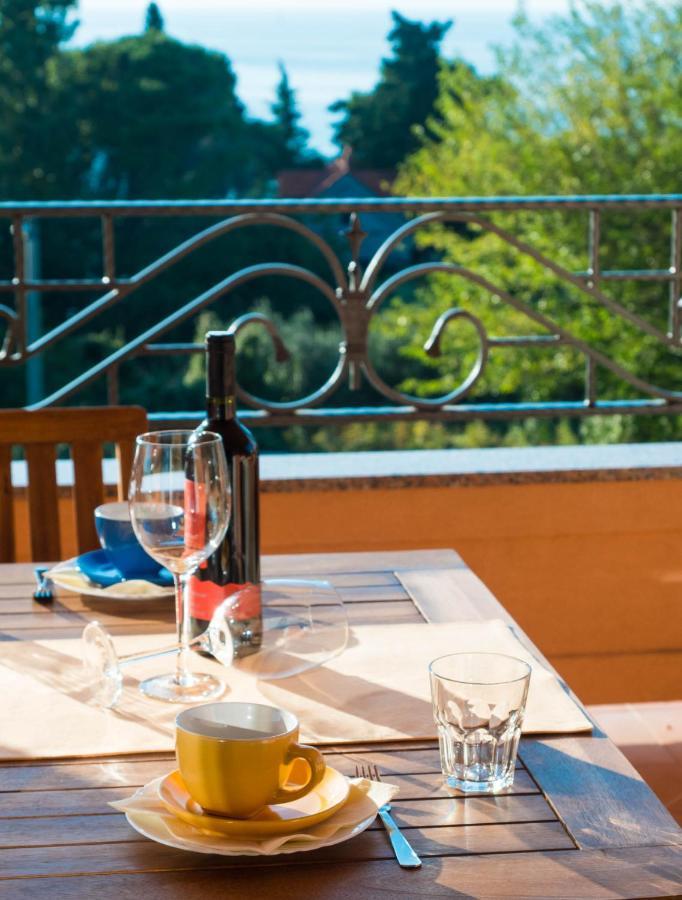 Apartments Villa Kristina Супетарска Драга Екстериор снимка