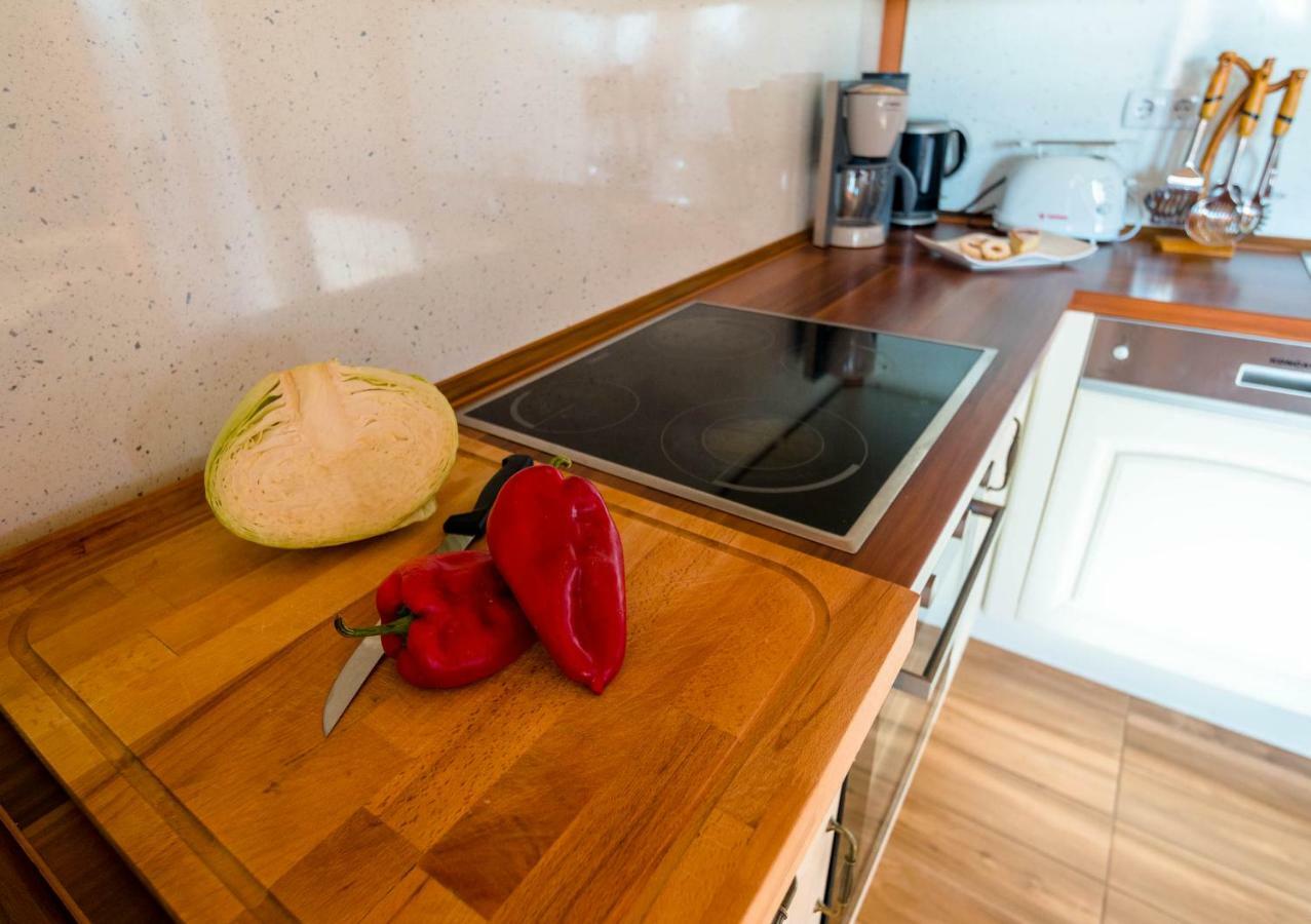 Apartments Villa Kristina Супетарска Драга Екстериор снимка